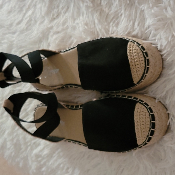Shoes - NWOT casual platform sandals for women,